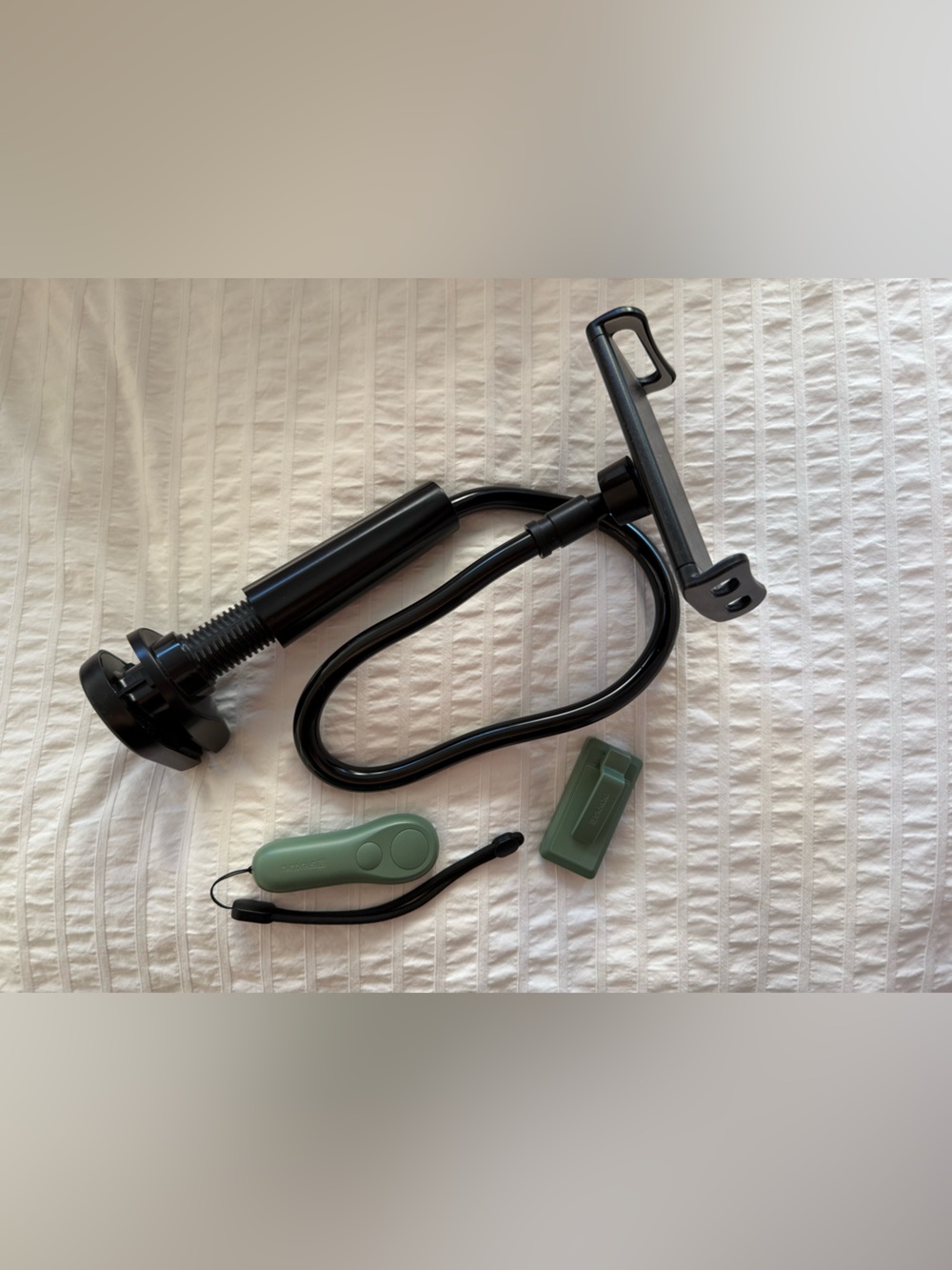 eReader Accessories Bundle — page turner and gooseneck holder